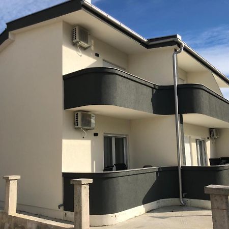 Lanika Apartments Ulcinj Ngoại thất bức ảnh
